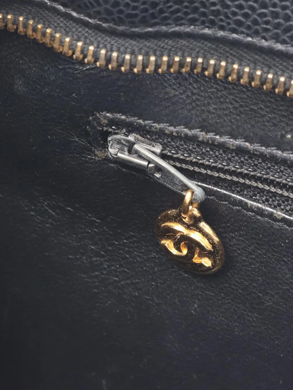 Pre-owned Chanel 2000-2002 Caviar Medallion Tote Bag