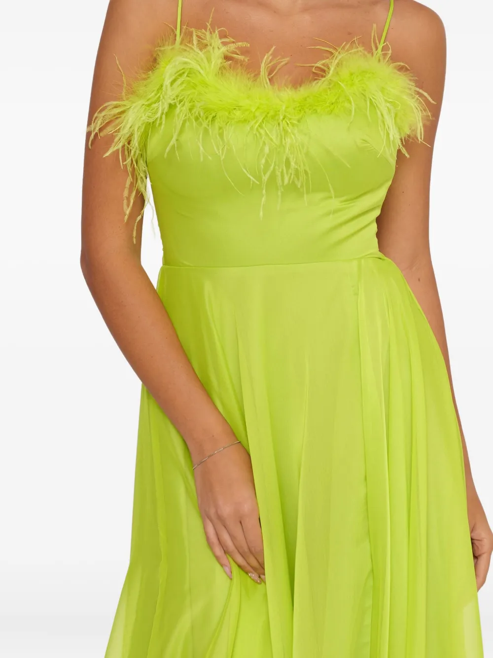 FOREVER UNIQUE Maxi-jurk met afwerking van veren en split Groen