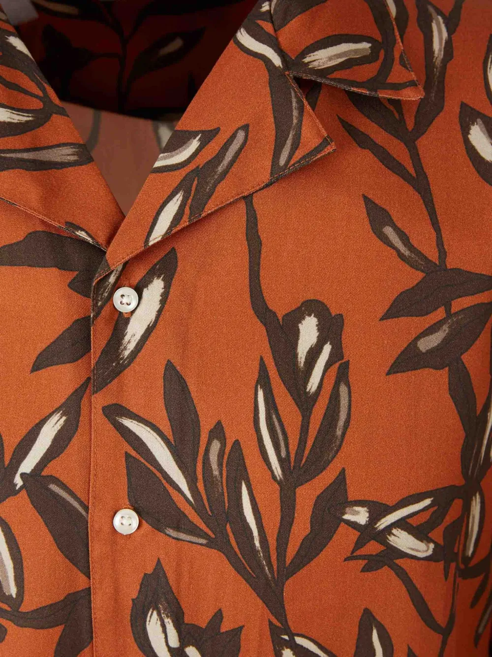 Officine Generale Eren overhemd met bladerprint en korte mouwen Oranje