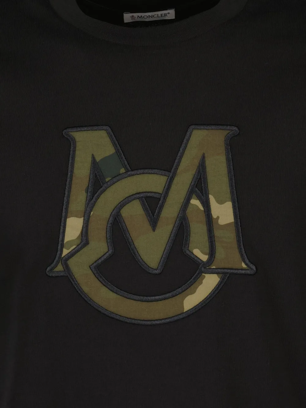 Moncler T-shirt met camouflagepatch en monogram Zwart