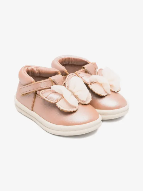 Donsje tenis Vlindi con aplique de mariposa