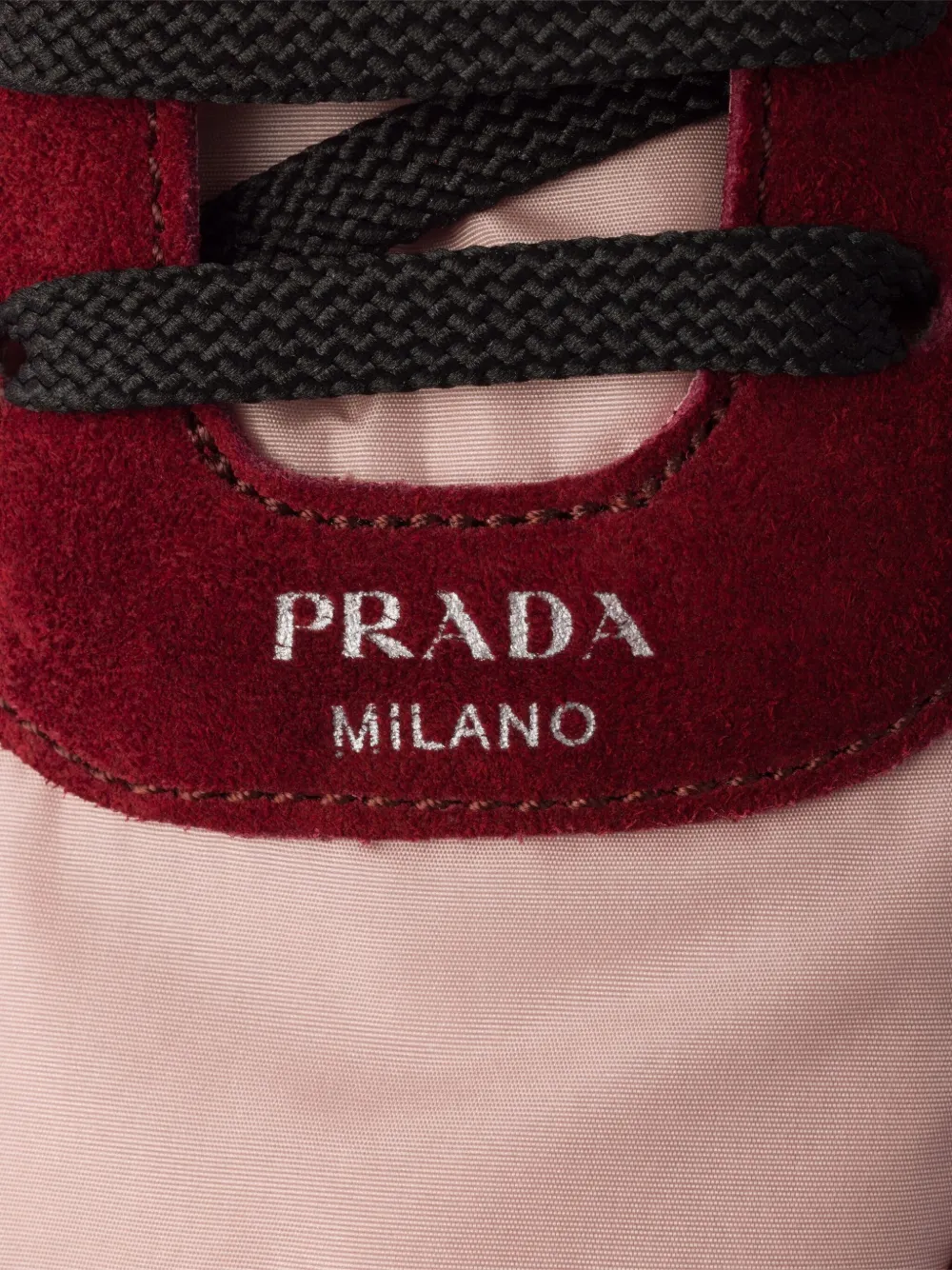 Prada Sneakers met suède vlakken Rood