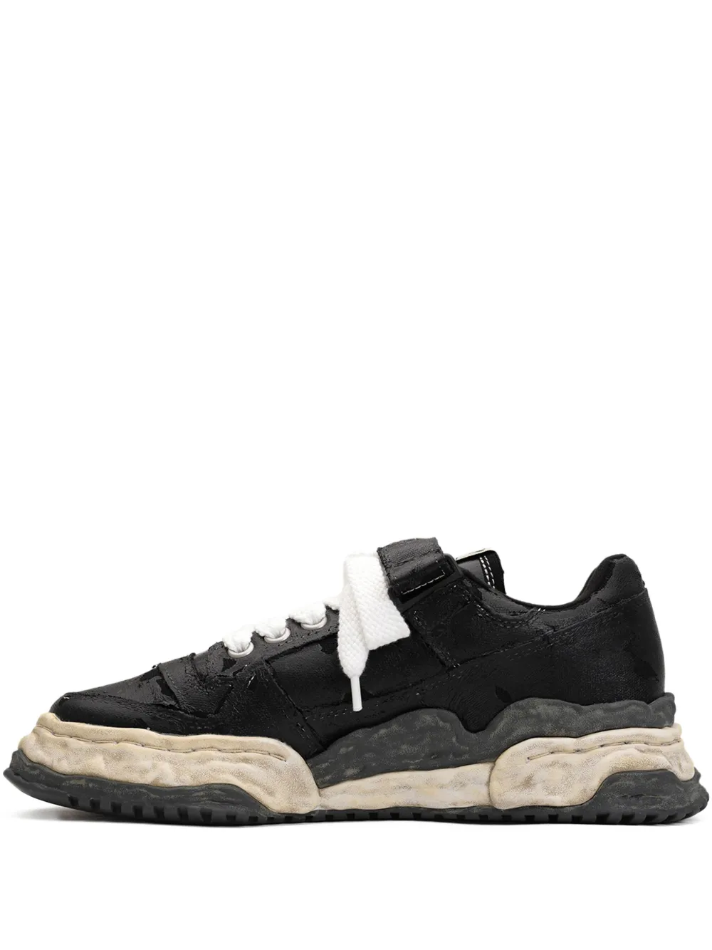 Maison MIHARA YASUHIRO Keith low-top sneakers met gescheurde film Zwart