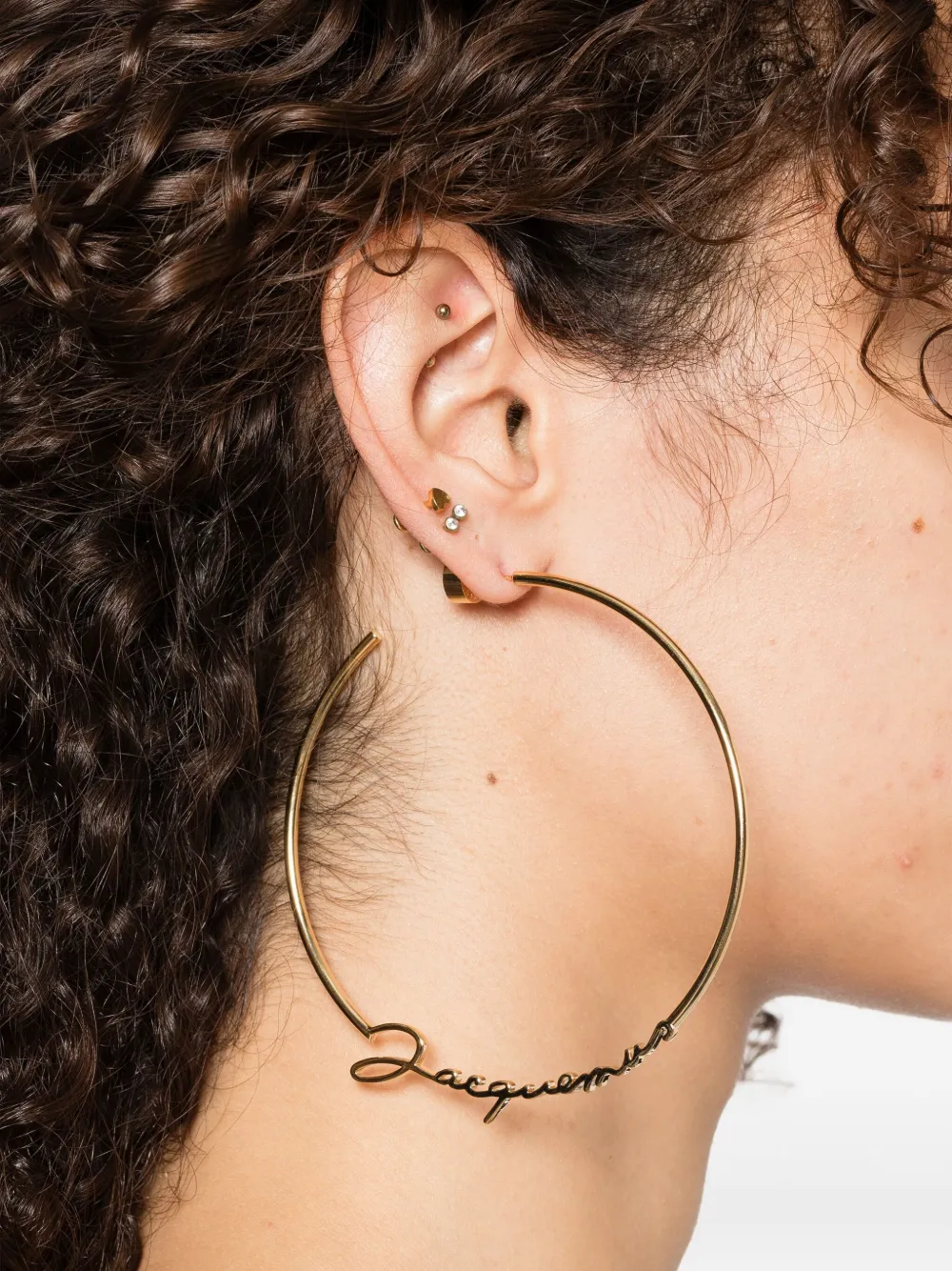 Jacquemus Oorringen met logo - Goud