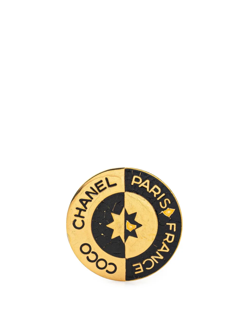 CHANEL Pre-Owned 1950-1970 ゴールドプレーテッド エナメル ラウンド ココ パリ コスチューム ブローチ - CHANEL Pre-Owned 1950-1970 ゴールドプレーテッド エナメル ラウンド ココ パリ コスチューム ブローチ -