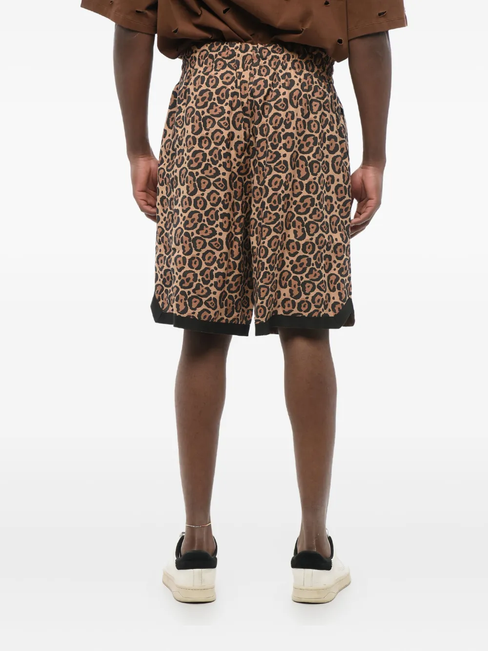 Giorgio Armani Shorts met elastische taille en dierenprint Bruin