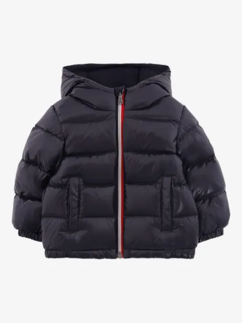 Moncler Enfant Gesteppter Mantel mit Logo-Patch