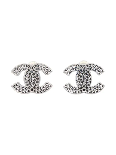CHANEL Pre-Owned aretes de clip con logo CC 2003