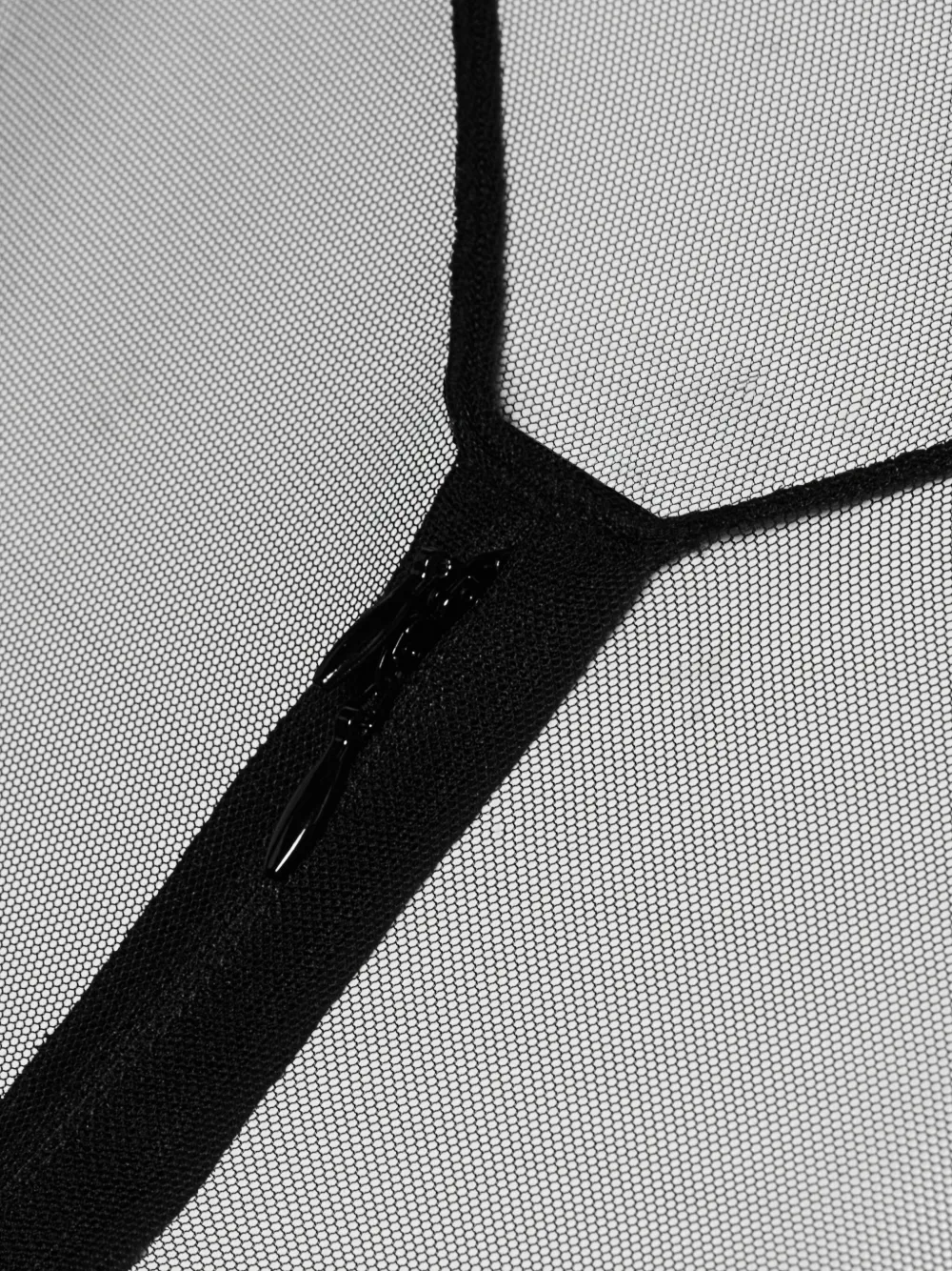 Maison Close Pure Tentation mesh catsuit Zwart