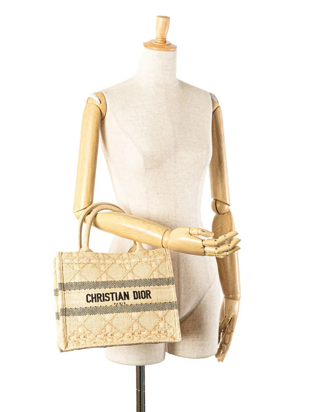 Christian Dior Pre-Owned 2022 Small Raffia Cannage Book tote bag | Pre-Owned | Image 2