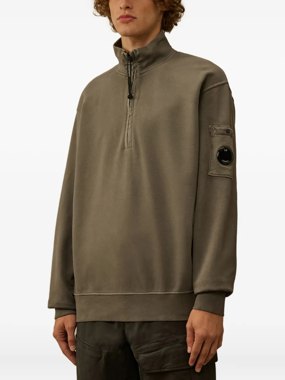 C.P. Company Sweater met halve rits en Lens-zak Bruin