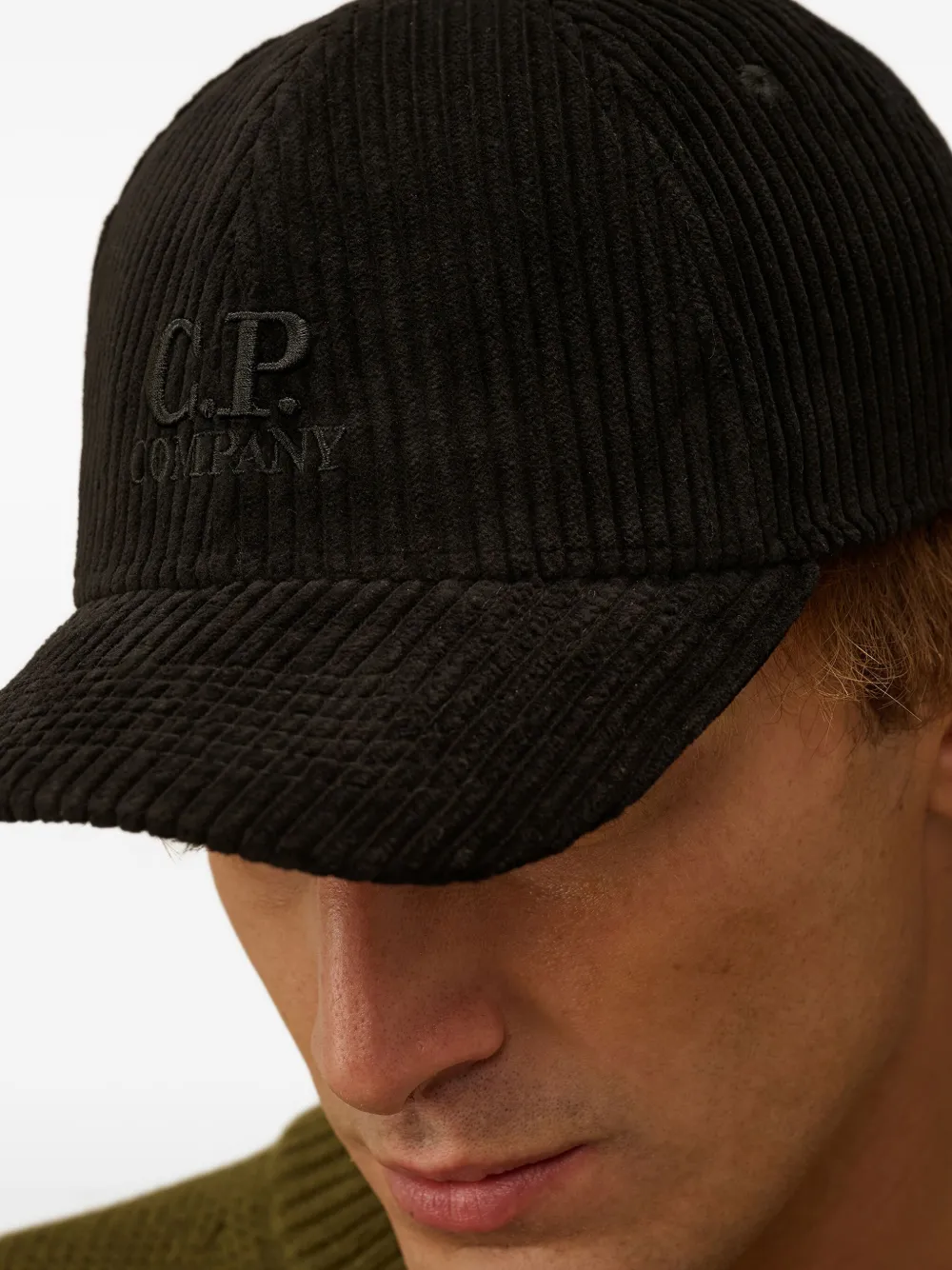 C.P. Company Ribfluwelen pet met geborduurd logo Zwart