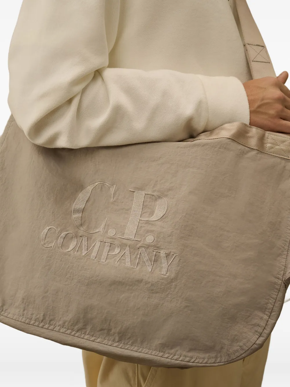 C.P. Company logo-embroidered shoulder bag - Grijs