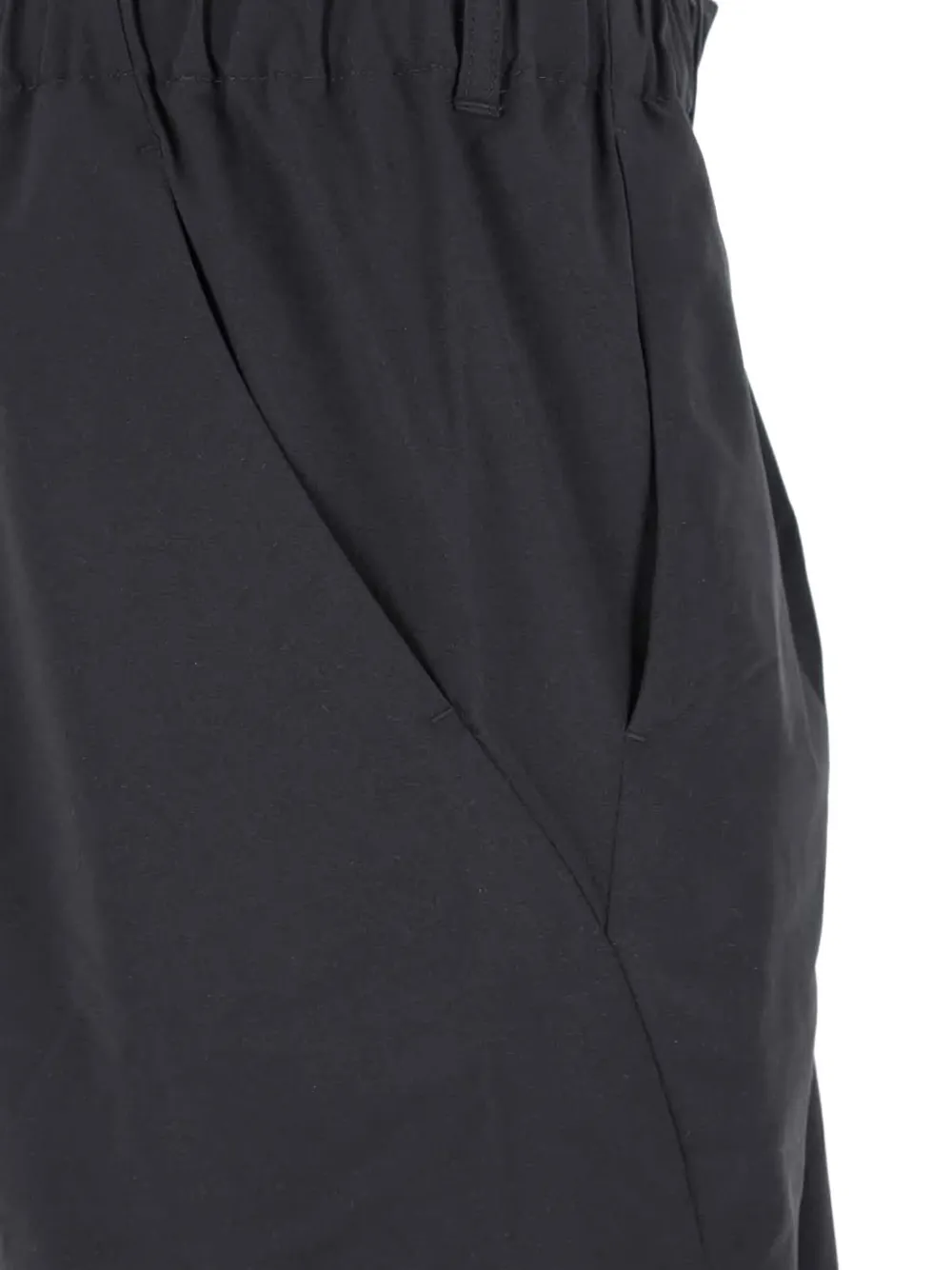 Goldwin Shorts met elastische tailleband en zak Zwart