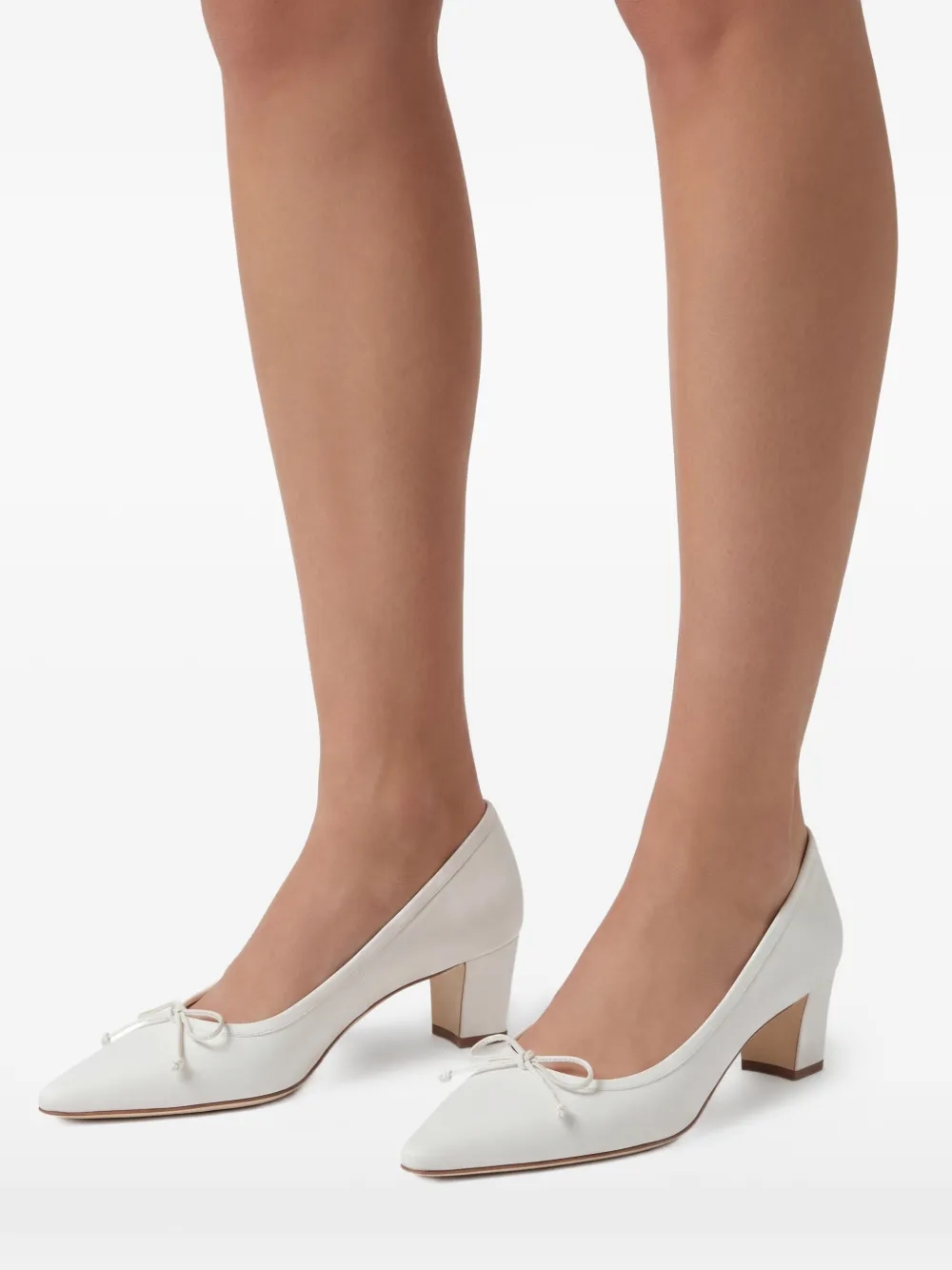 Manolo Blahnik Materbal pumps met strik Wit