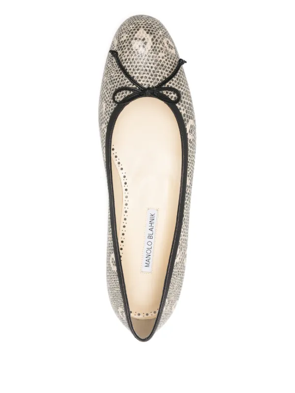 Manolo Blahnik Verallim フラットシューズ | ニュートラル | FARFETCH JP