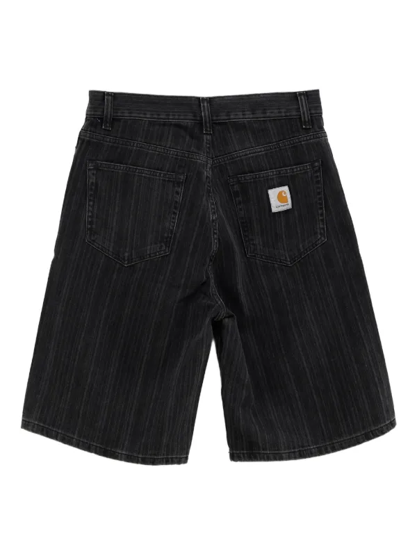 【Carharrt】カーハート WIP ストライプ ショートパンツ Carhartt WIP ストライプ デニムショーツ | ブラック | FARFETCH JP