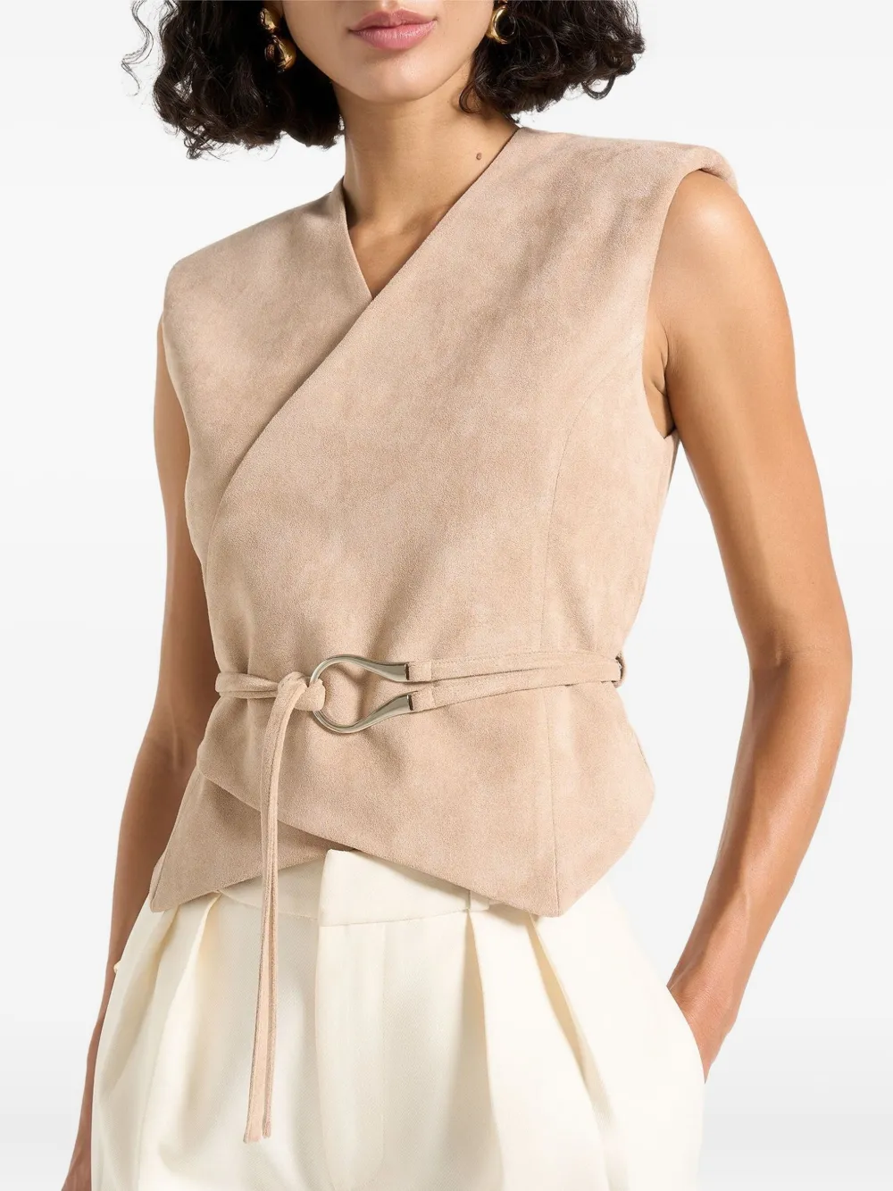 Manière De Voir Jeanne suède gilet met wikkelriem Beige