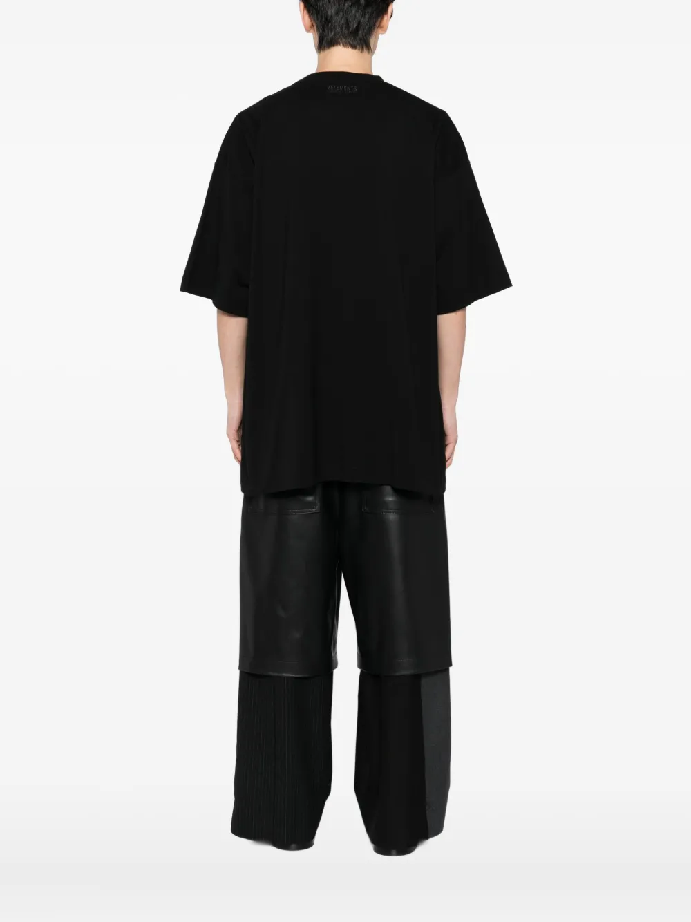VETEMENTS stud-embellished T-shirt Zwart