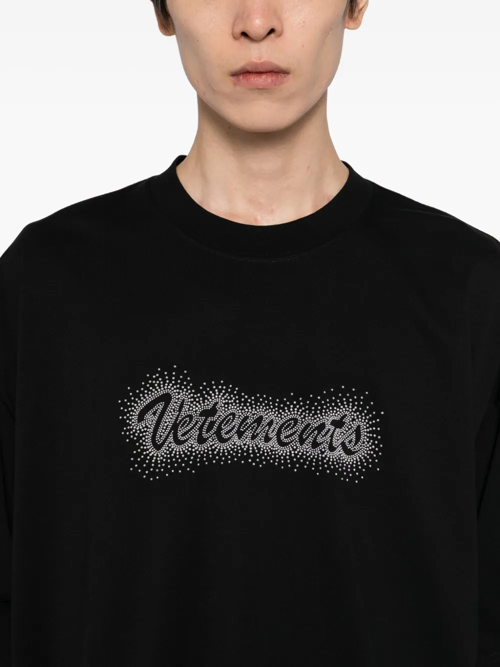VETEMENTS stud-embellished T-shirt Zwart