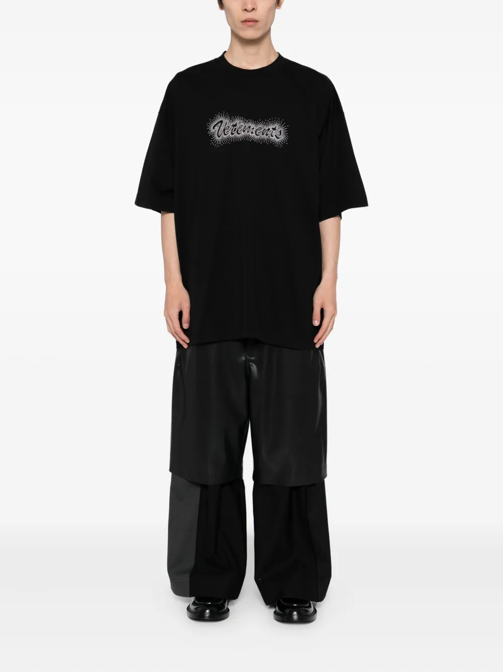 VETEMENTS stud-embellished T-shirt Zwart