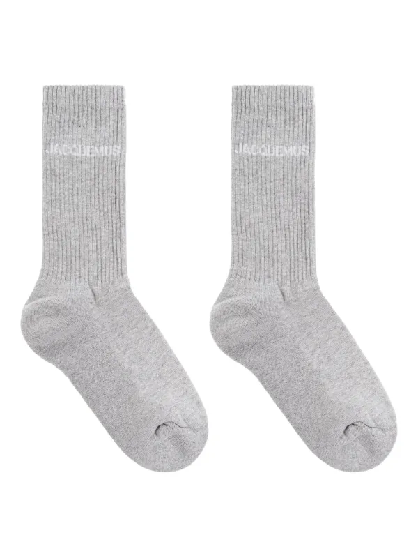 【関税込み】JACQUEMUS ソックス Jacquemus ロゴ 靴下 | グレー | FARFETCH JP