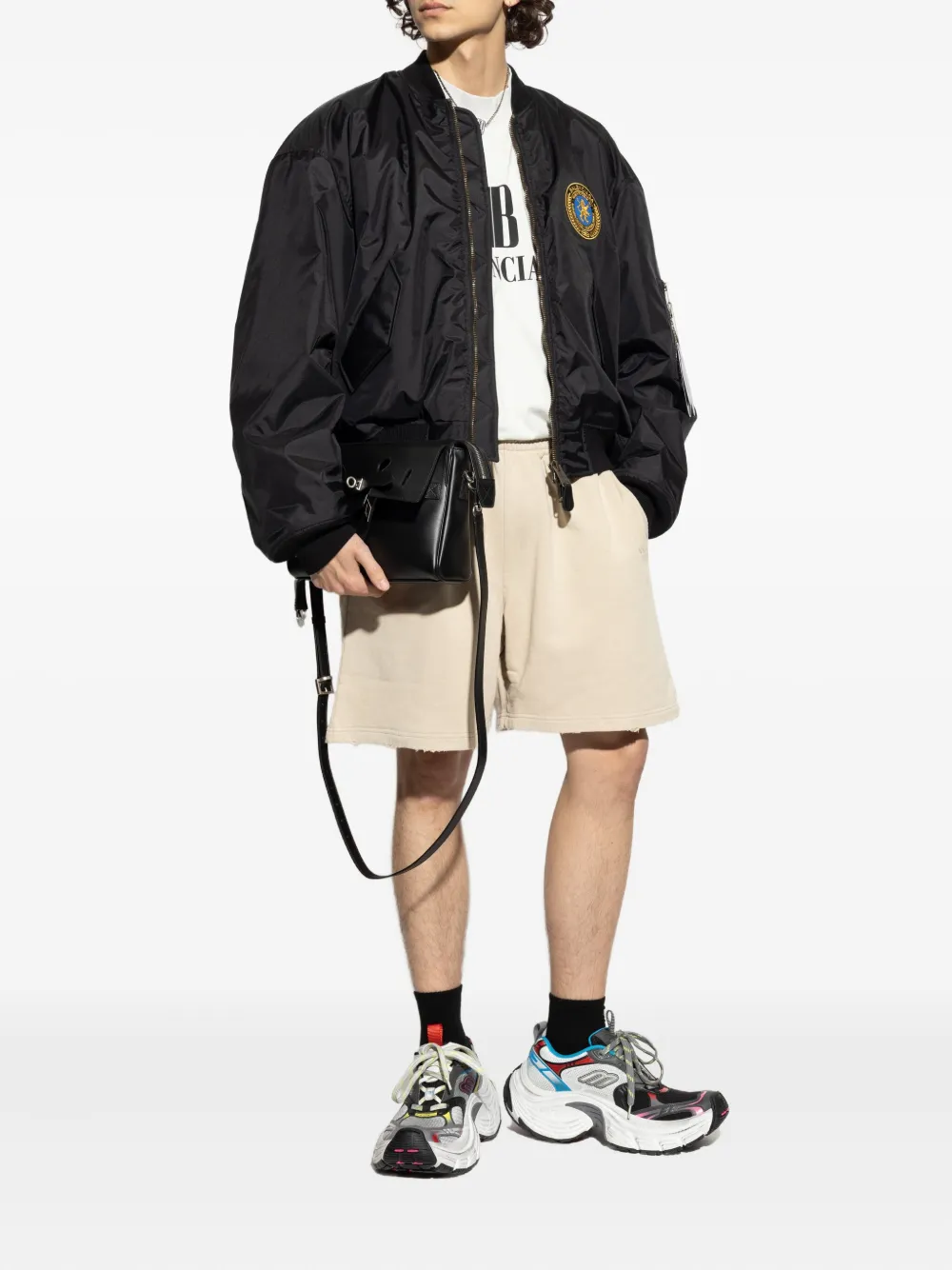 Balenciaga Bermuda shorts met geborduurd logo - Beige