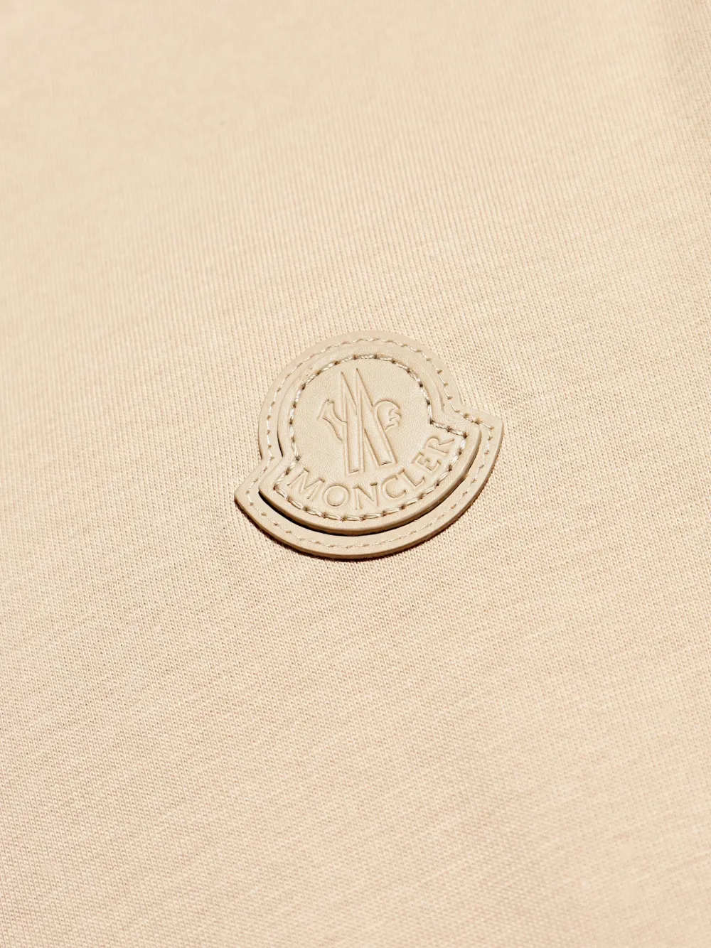Moncler Katoenen T-shirt met logopatch Beige