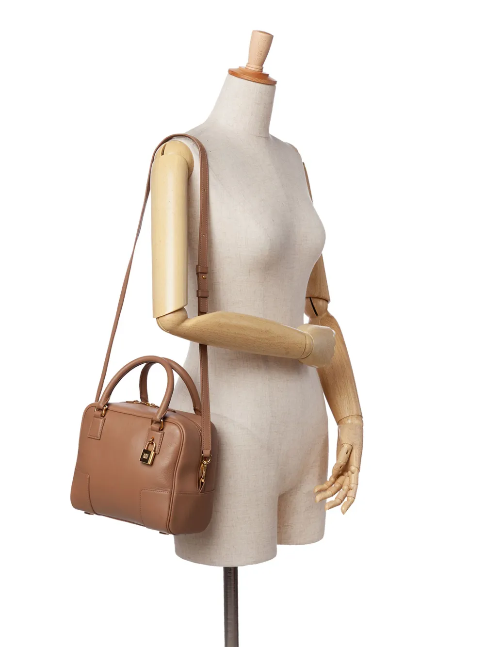 Loewe Pre-Owned 2022 Leather Amazona Square 19 satchel | Pre-Owned | Image 2