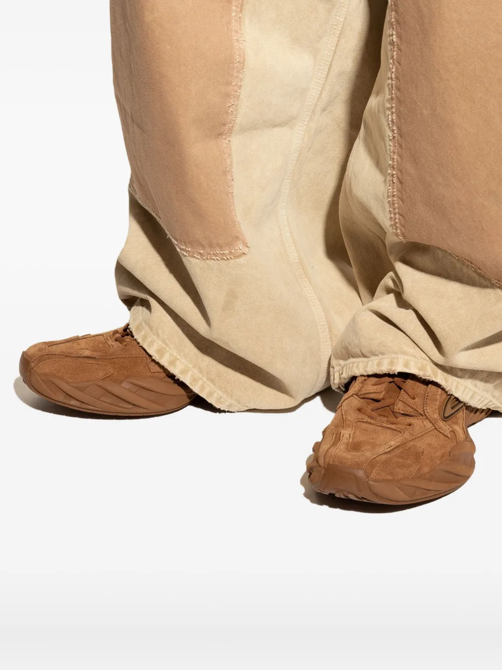 Balenciaga suede logo-detail trainers Bruin