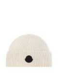 Moncler ribbed logo-patch beanie - White