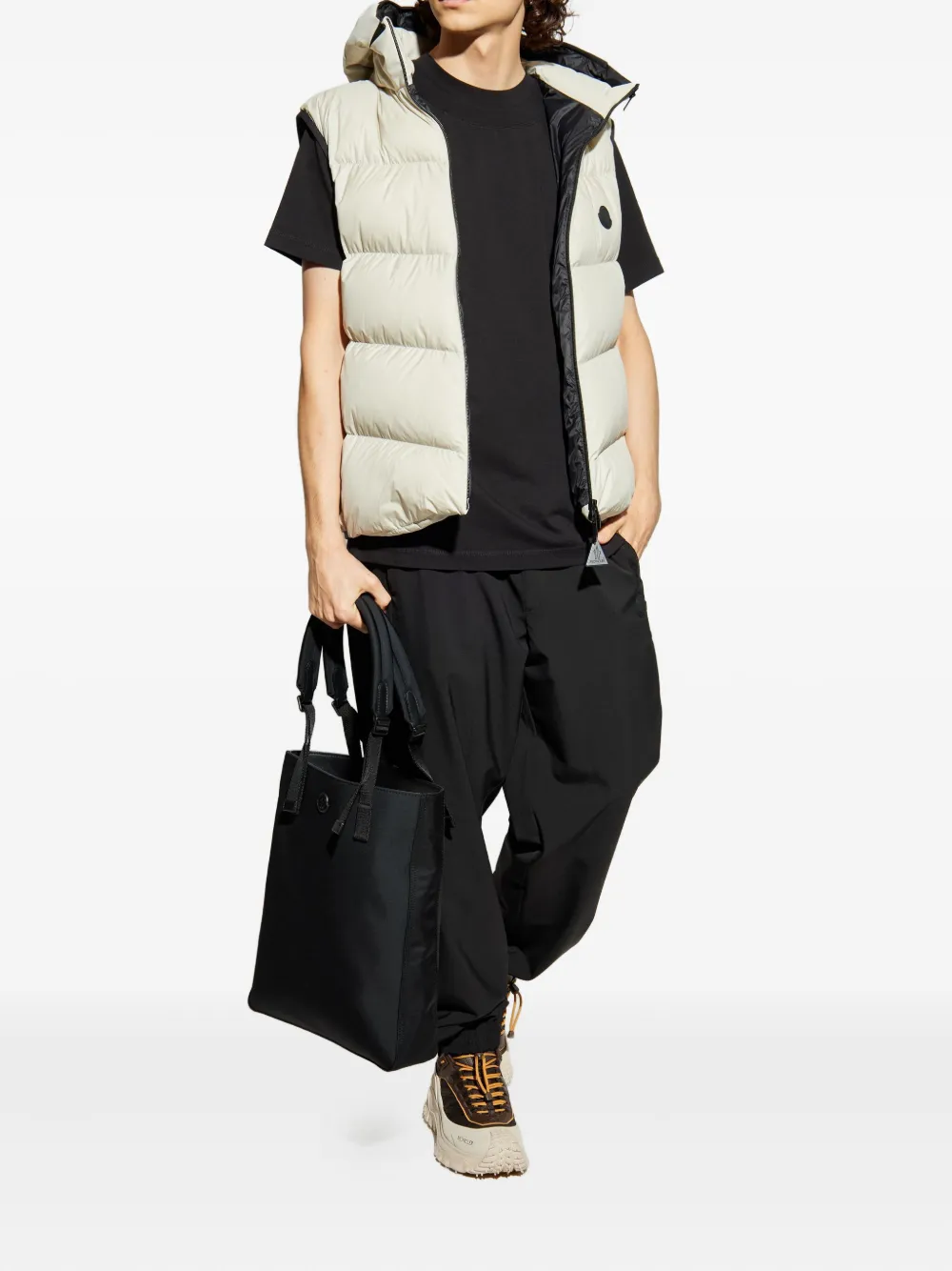 Moncler Katoenen T-shirt met logopatch Zwart