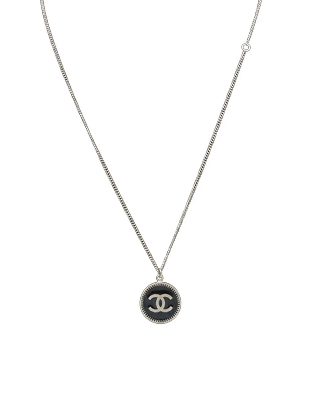 CHANEL Pre-Owned 2006 シルバー ココマーク エナメル ペンダント コスチューム ネックレス - ブラック CHANEL Pre-Owned 2006 シルバー ココマーク エナメル ペンダント コスチューム ネックレス - ブラック