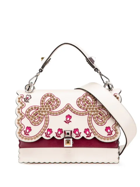 Fendi Pre-Owned сумка-сэтчел Vitello Liberty Lucido Flowers and Bows Scalloped Studded Kan I среднего размера (2010-2025 годы)