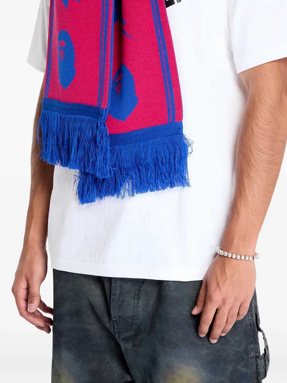 A BATHING APE® logo-jacquard scarf | Women | Image 2