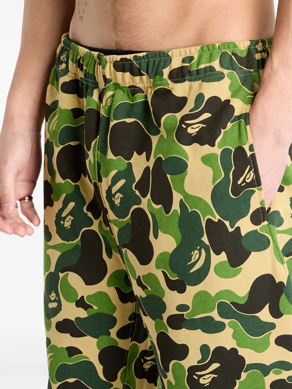 A BATHING APE Joggingbroek met camouflageprint Groen