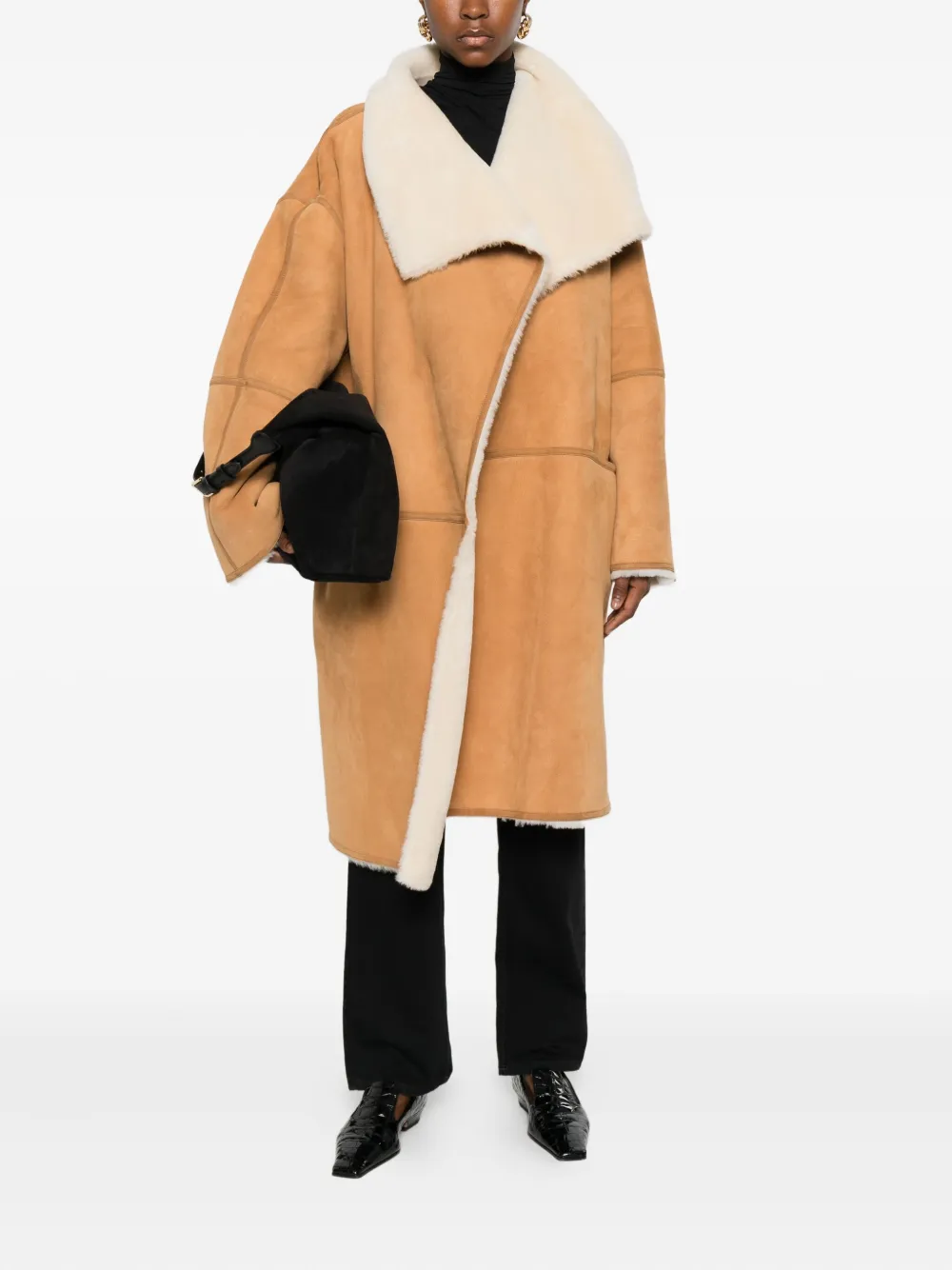 TOTEME draped shearling coat - Bruin