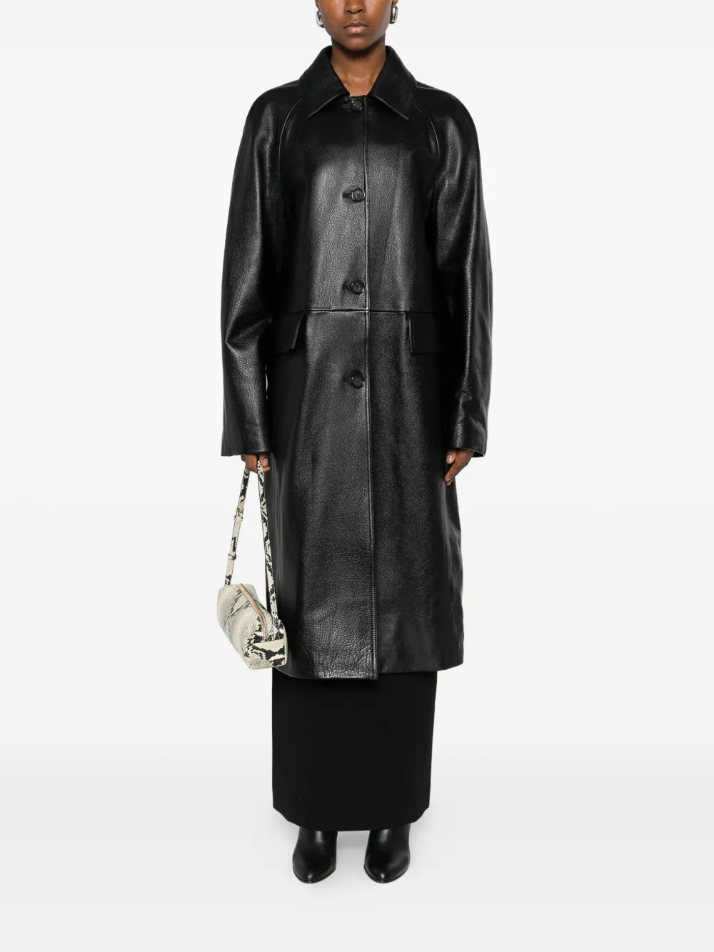 Totême Raglan-sleeves Leather Coat In Black