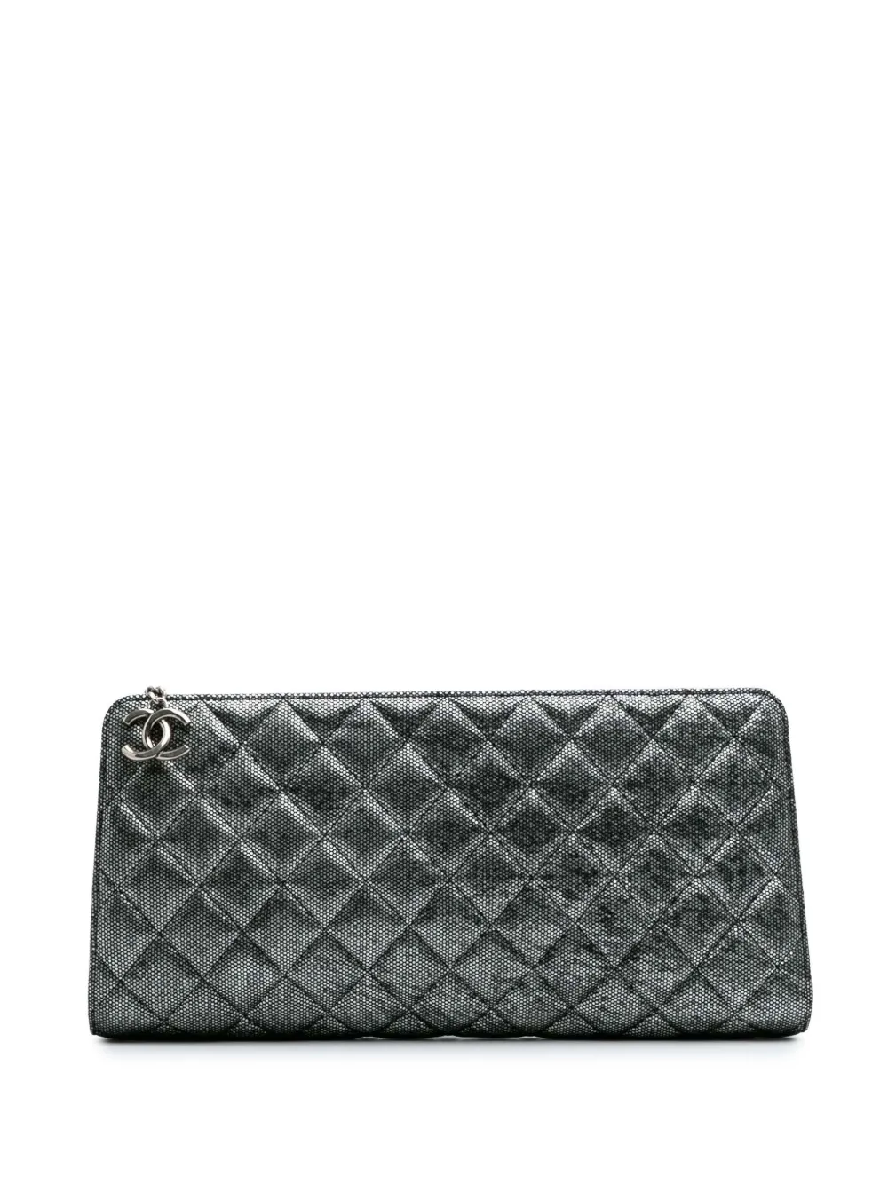 CHANEL Pre-Owned 2014 ココマーク マトラッセ メタリック カーフスキン ジップ クラッチバッグ - シルバートーン CHANEL Pre-Owned 2014 ココマーク マトラッセ メタリック カーフスキン ジップ クラッチバッグ - シルバートーン