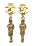 CHANEL Pre-Owned 2002 Dangle clip-on earrings - Gold