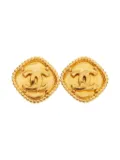 CHANEL Pre-Owned 1996 CC-mark clip-on earrings - Gold
