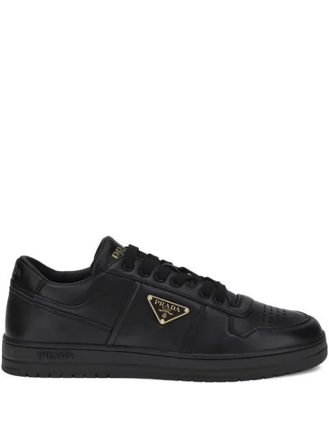 Prada Sneakers mit Logo-Schild