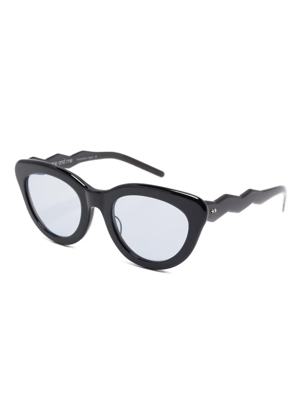 Megane and Me Zonnebril met cat-eye montuur en zigzag montuur Zwart