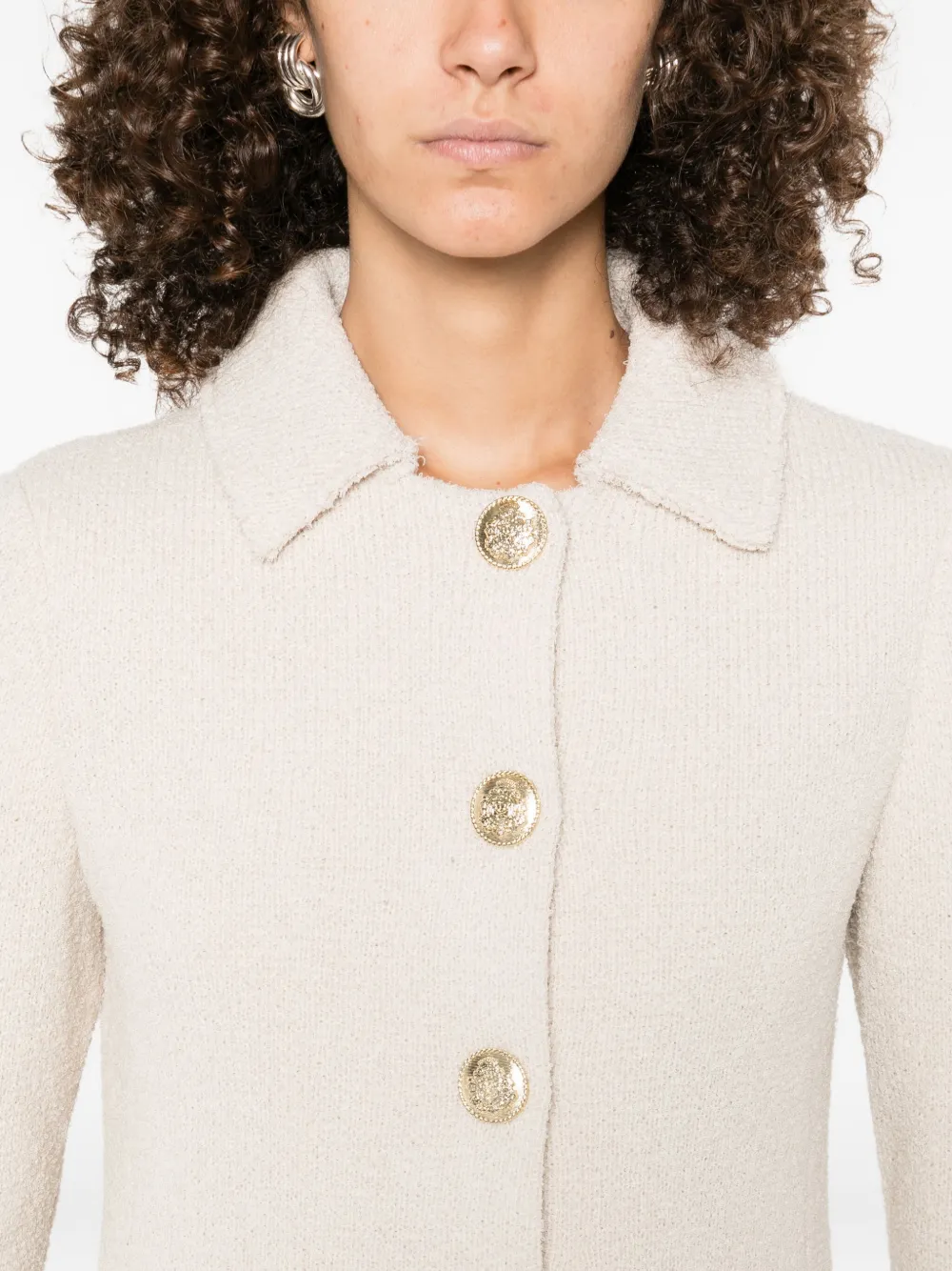 Charlott Jas met enkele rij knopen en klepzak Beige