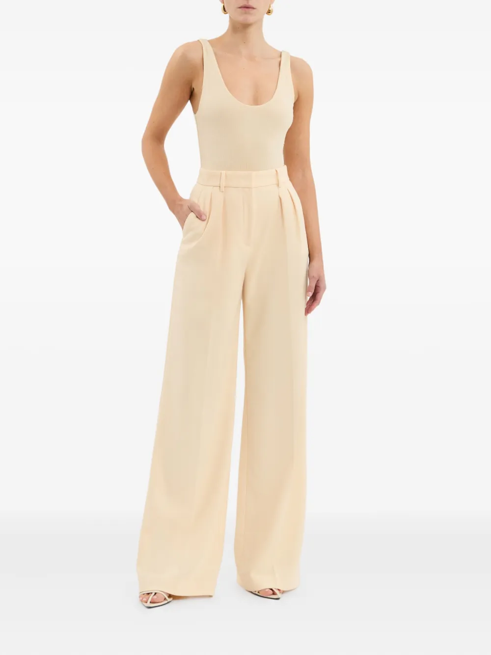 Rebecca Vallance pleated trousers Geel