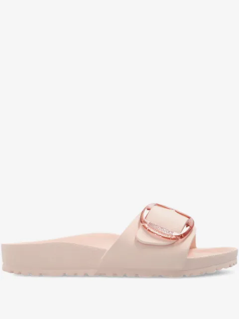 Birkenstock flip flops con detalle de hebilla