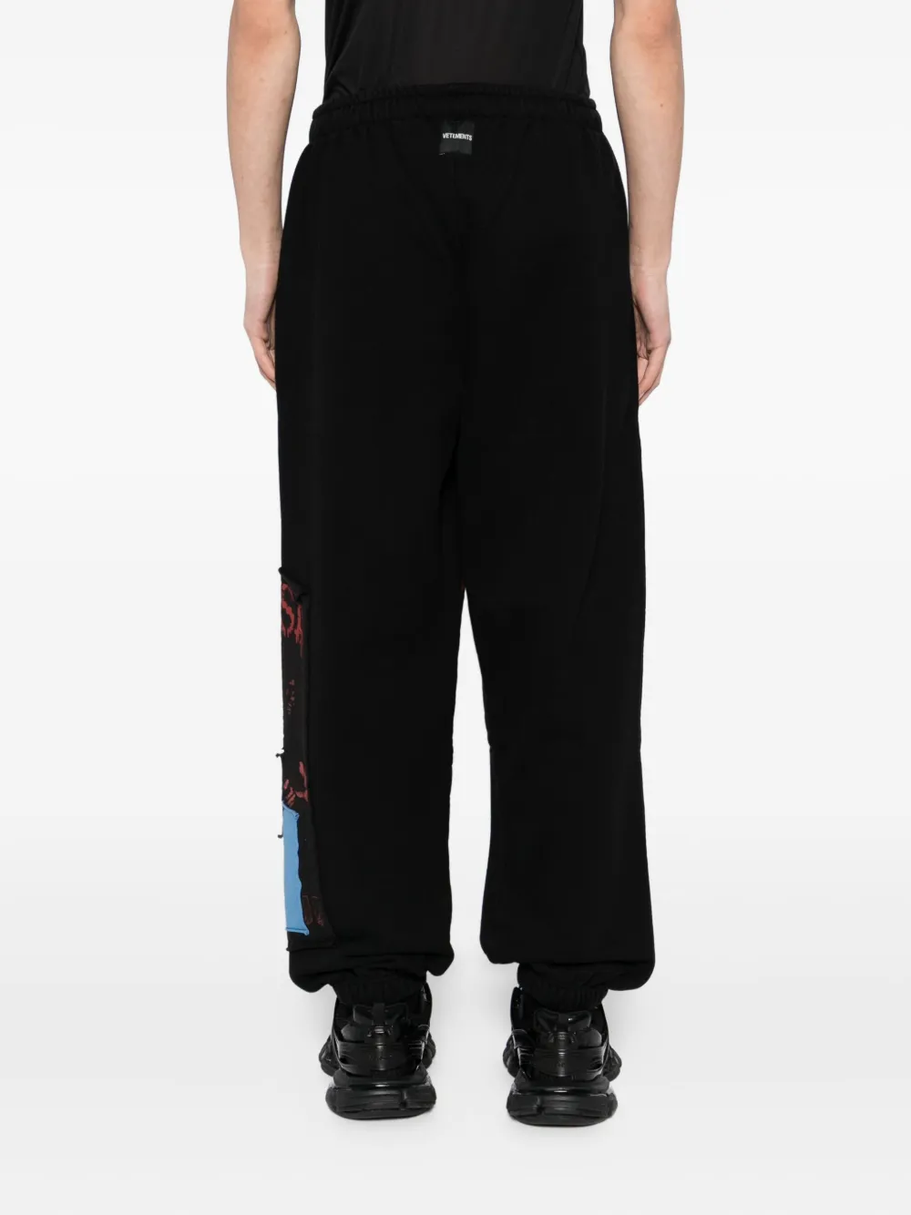 VETEMENTS graphic-print trousers Zwart