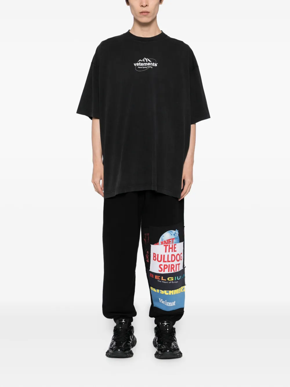 VETEMENTS graphic-print trousers Zwart
