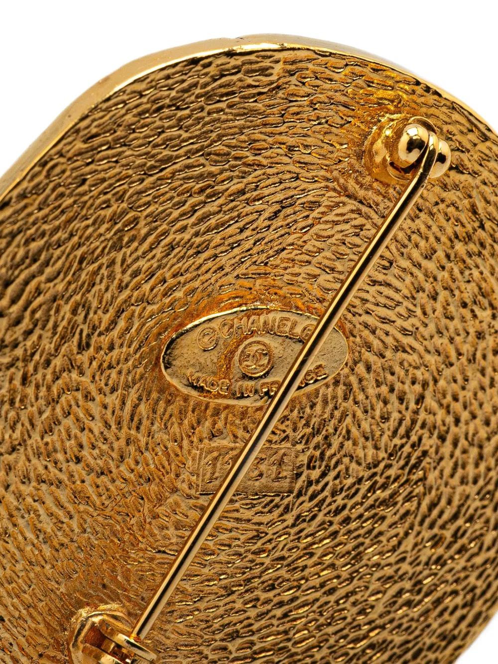 Pre-owned Chanel 1970-1980 Gold Plated 31 Rue Cambon Round Brooch Costume Brooch