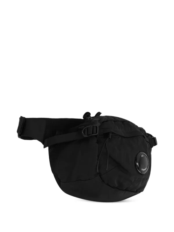 C.P. Company ロゴパッチ ショルダーバッグ | ブラック | FARFETCH JP